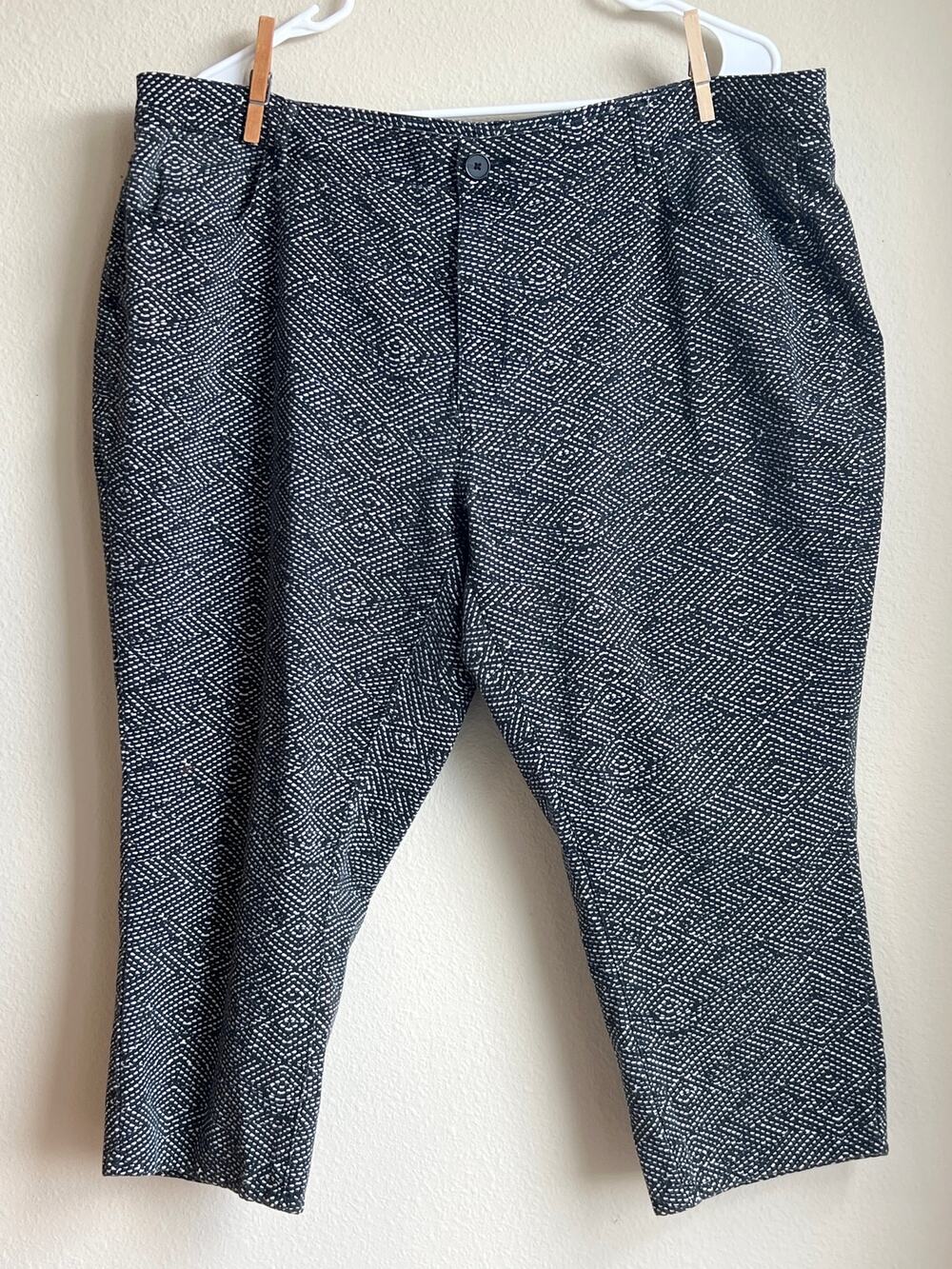 Coldwater Creek Natural Fit Geometric Knit Cropped Pants Plus Size 18 Grey Black